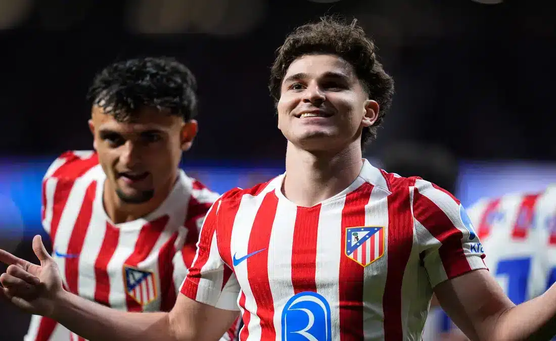 بدائل برشلونة لتعويض ألفاريز: خيارات متعددة في سوق الانتقالات