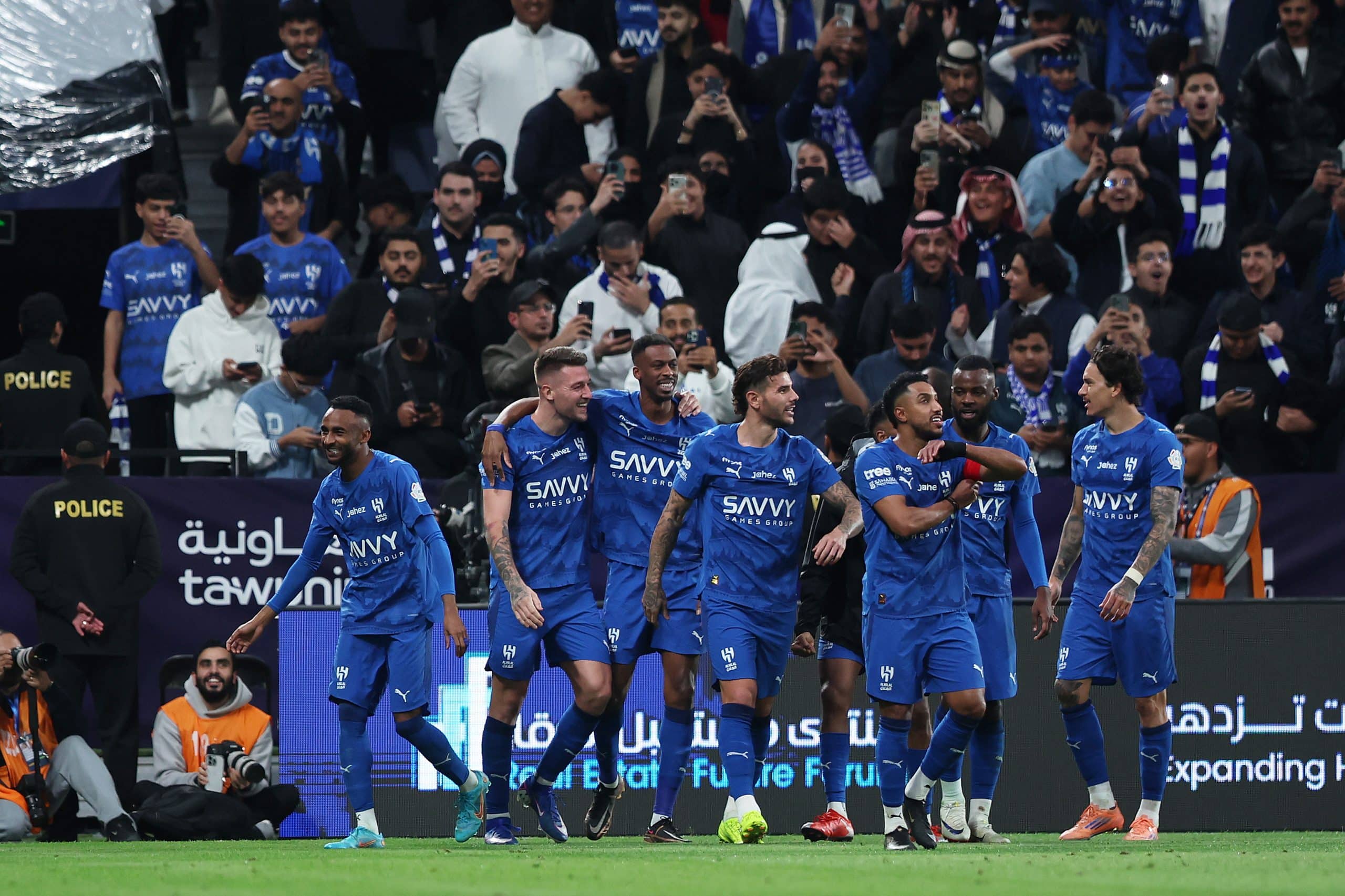 انتقال ماركوس ليوناردو إلى أياكس: تأثير الصفقة على الهلال والمنافسة الأوروبية